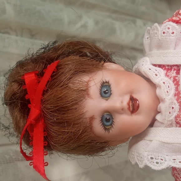 1985 Vintage Reproduction  Miniature Porcelain Doll - Picture 12 of 12